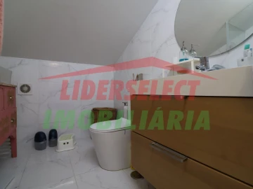 Moradia T1 para Venda em Encarnação