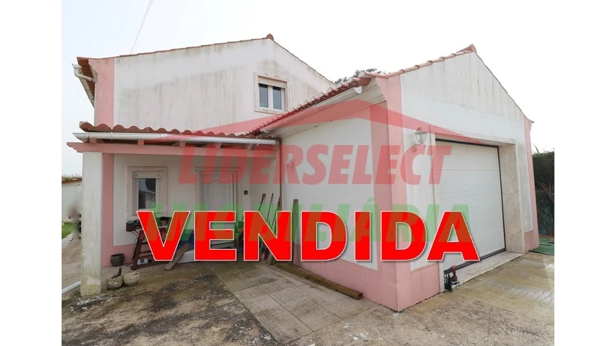 Moradia T1 para Venda em Encarnação