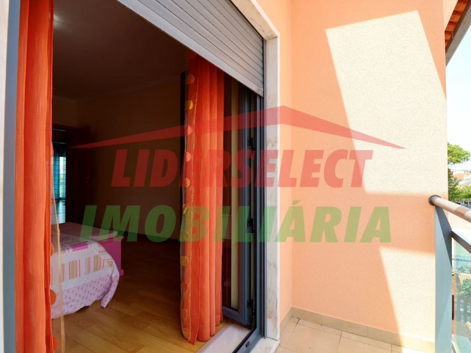 Moradia T4 para Venda em Silveira Foto 25