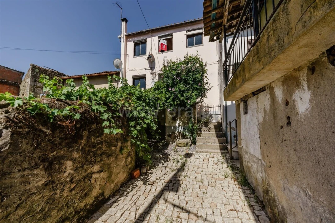Moradia T2 para Venda em Telhado Foto 1