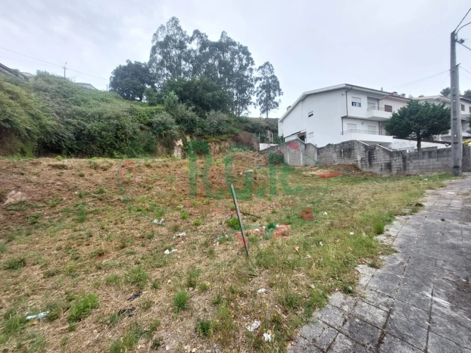 Terreno para Venda em Fânzeres e São Pedro da Cova Foto 3