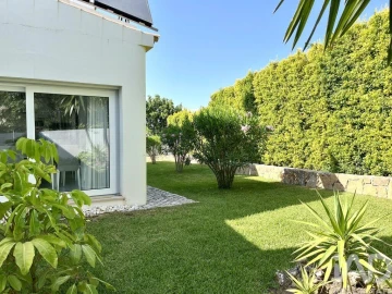 Moradia T4 para Venda em Santa Barbara de Nexe