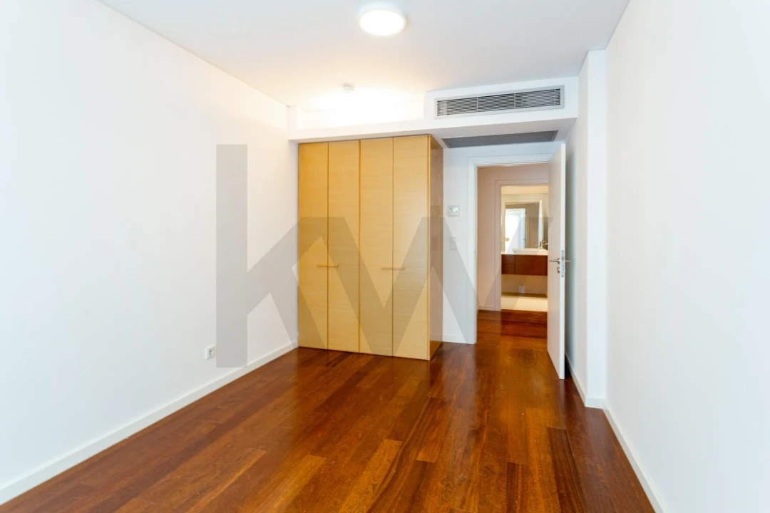 Apartamento T3 para Arrendamento em Alvalade Foto 21