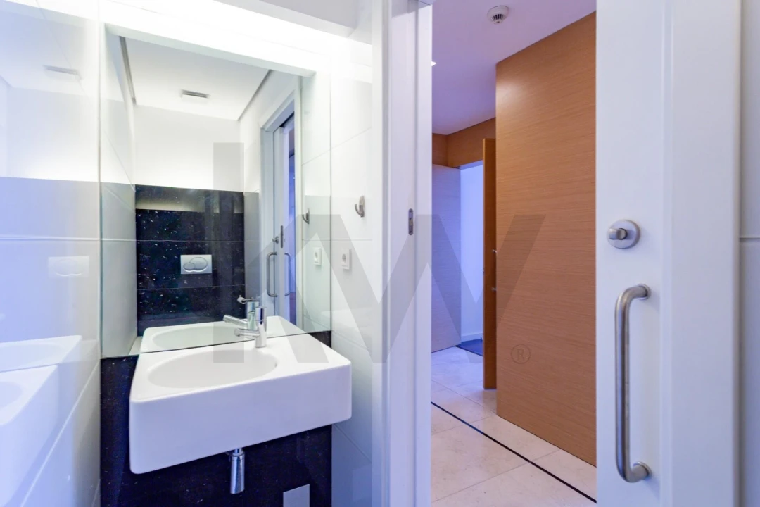Apartamento T3 para Arrendamento em Alvalade Foto 8