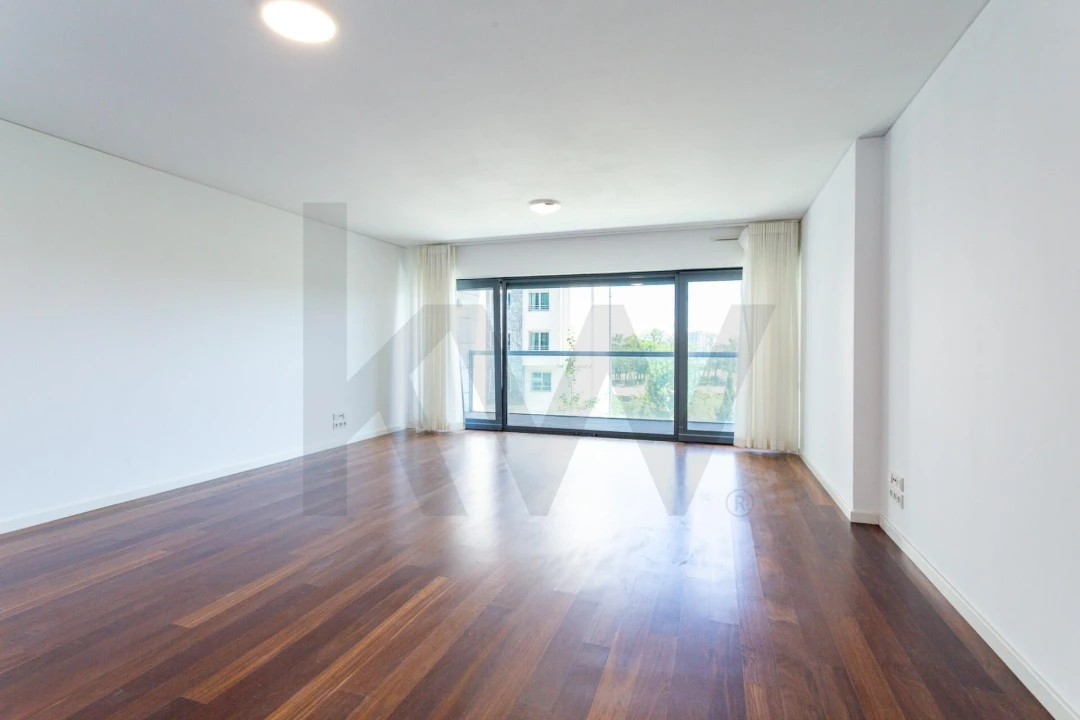Apartamento T3 para Arrendamento em Alvalade Foto 2