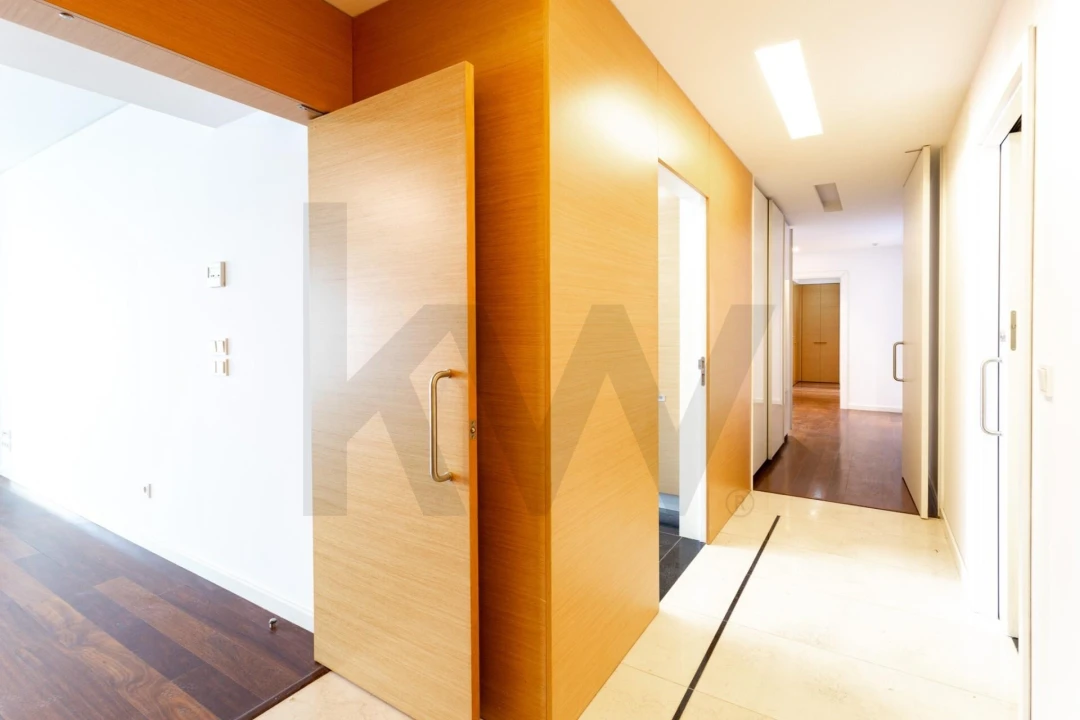 Apartamento T3 para Arrendamento em Alvalade Foto 1