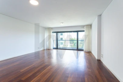 Apartamento T3 para Arrendamento em Alvalade