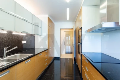 Apartamento T3 para Arrendamento em Alvalade