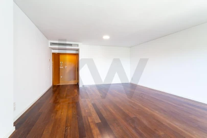 Apartamento T3 para Arrendamento em Alvalade