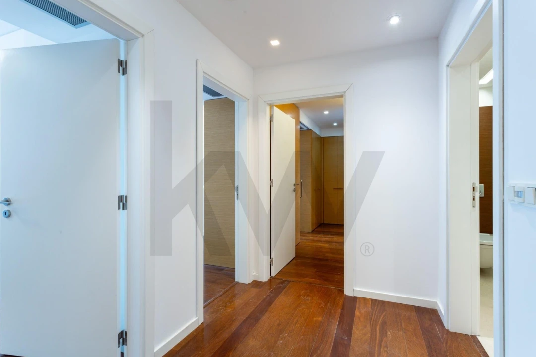 Apartamento T3 para Arrendamento em Alvalade Foto 9