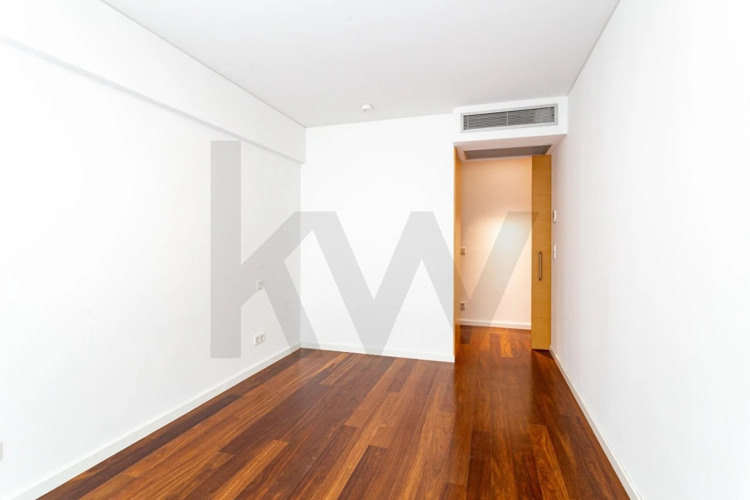 Apartamento T3 para Arrendamento em Alvalade Foto 17