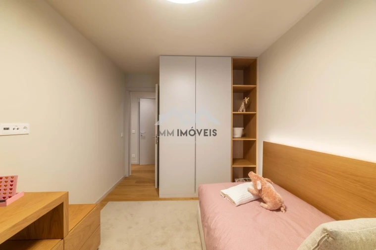 Apartamento T4 para Venda em Santa Marinha Foto 15