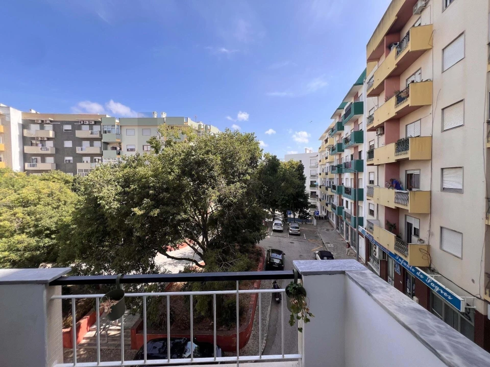 Apartamento T2 para Venda em Portimão Foto 2
