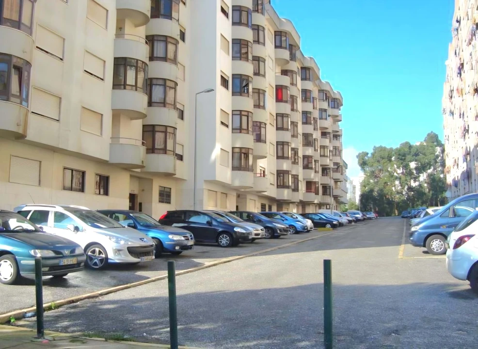 Apartamento T2 para Venda em Rio de Mouro Foto 12