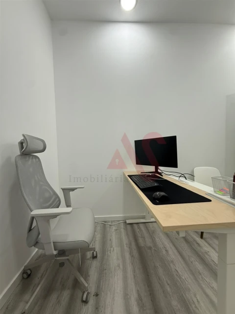 Escritório para Arrendamento em Pontinha e Famões