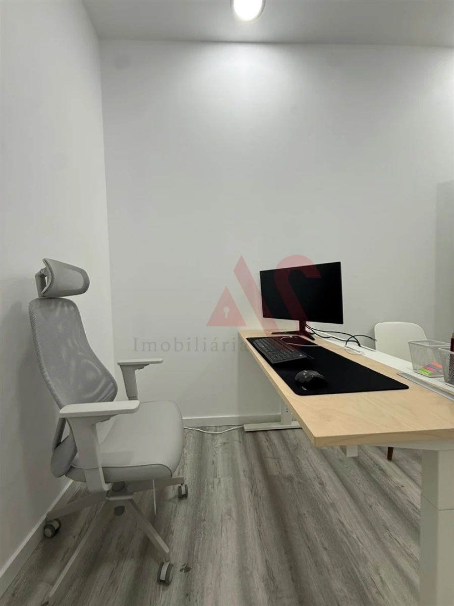 Escritório para Arrendamento em Pontinha e Famões Foto 3