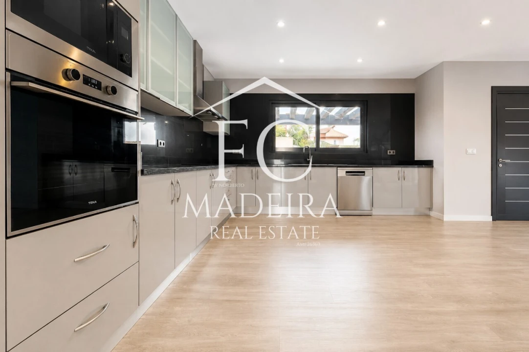 Moradia T3 para Venda em São Roque Foto 12