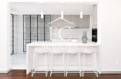 Apartamento T4 para Venda em Funchal (Se)