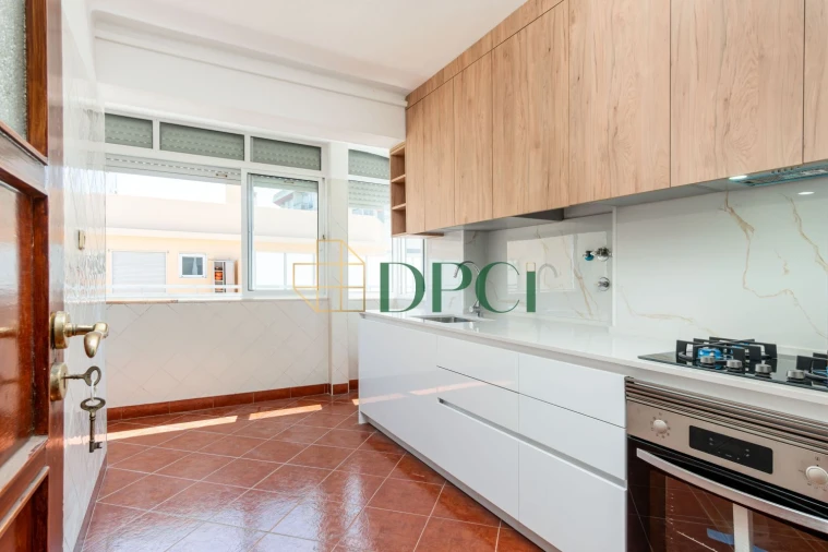 Apartamento T2 para Venda em Benfica Foto 2