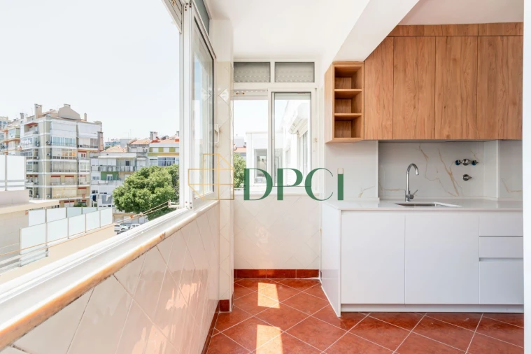 Apartamento T2 para Venda em Benfica Foto 3