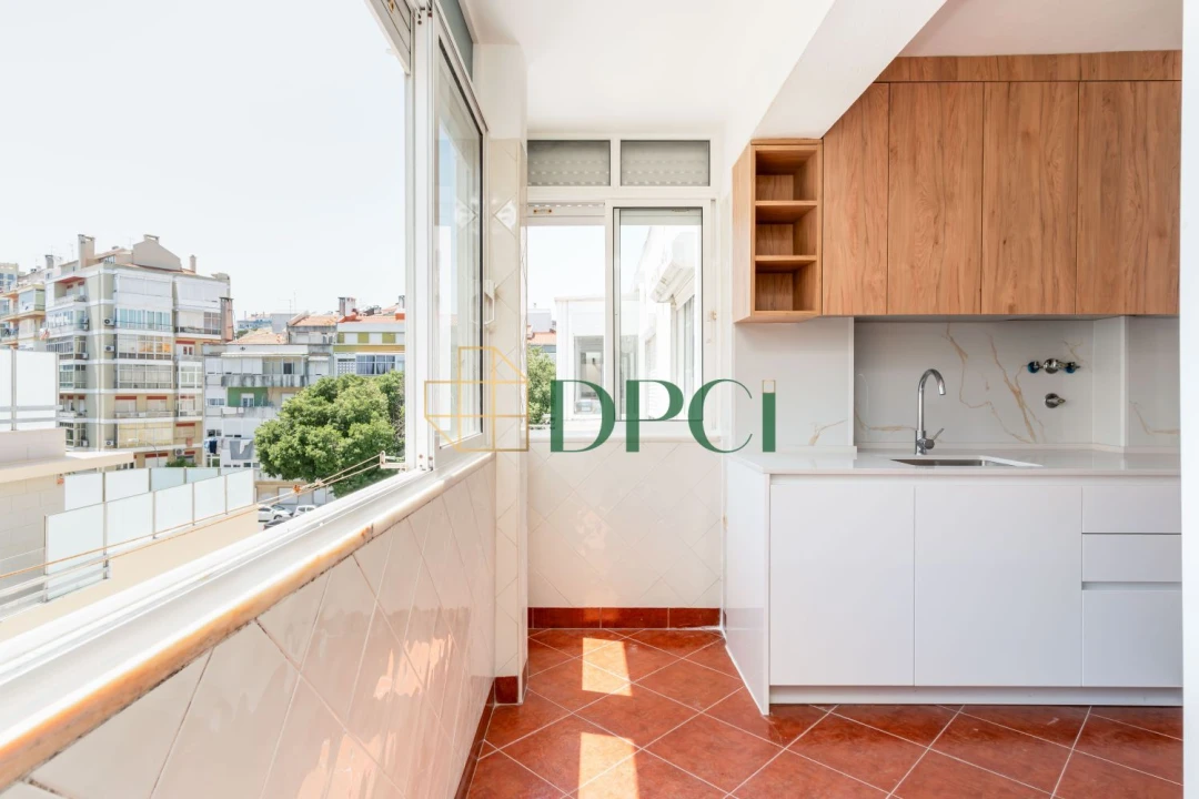 Apartamento T2 para Venda em Benfica Foto 3