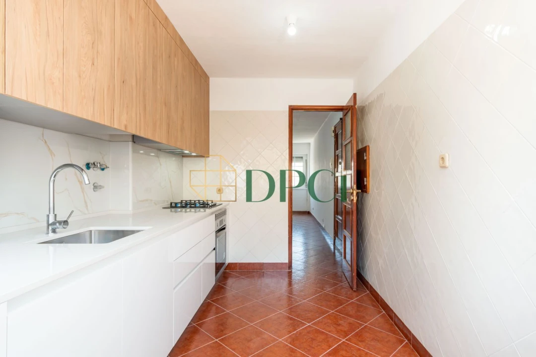 Apartamento T2 para Venda em Benfica Foto 5