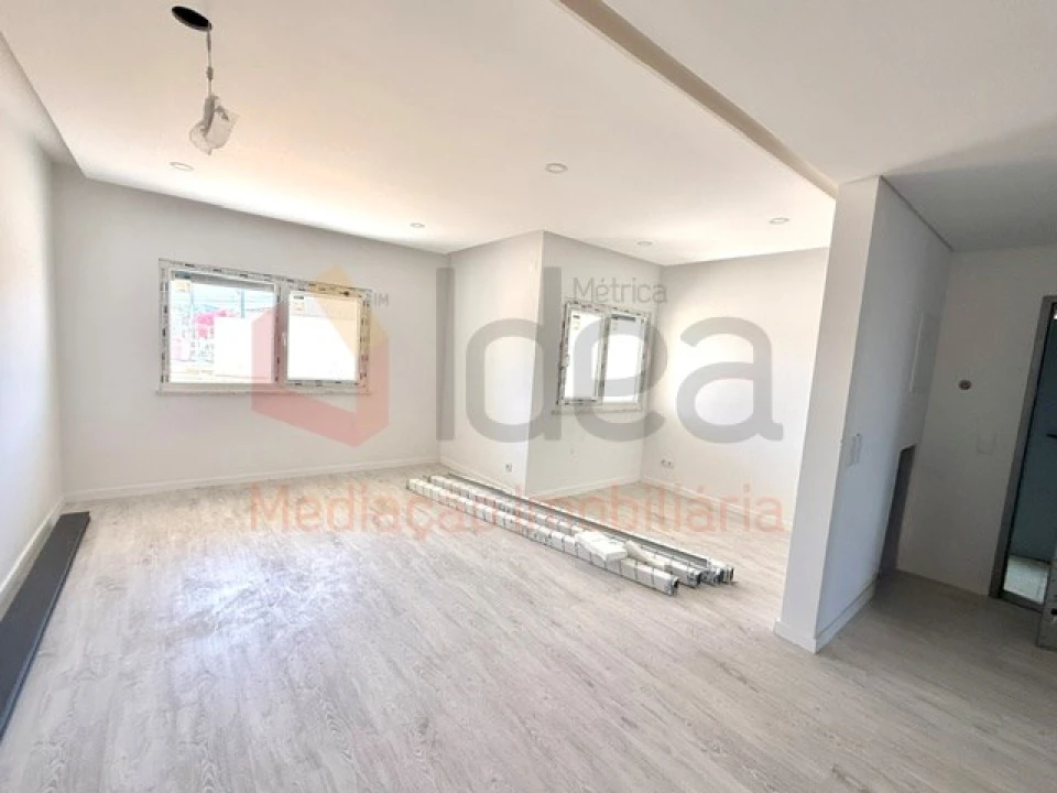 Apartamento T3 para Venda em Seixal, Arrentela e Aldeia de Paio Pires Foto 6