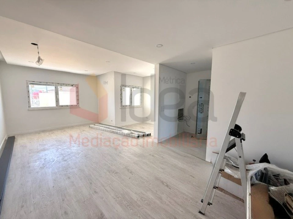 Apartamento T3 para Venda em Seixal, Arrentela e Aldeia de Paio Pires Foto 8