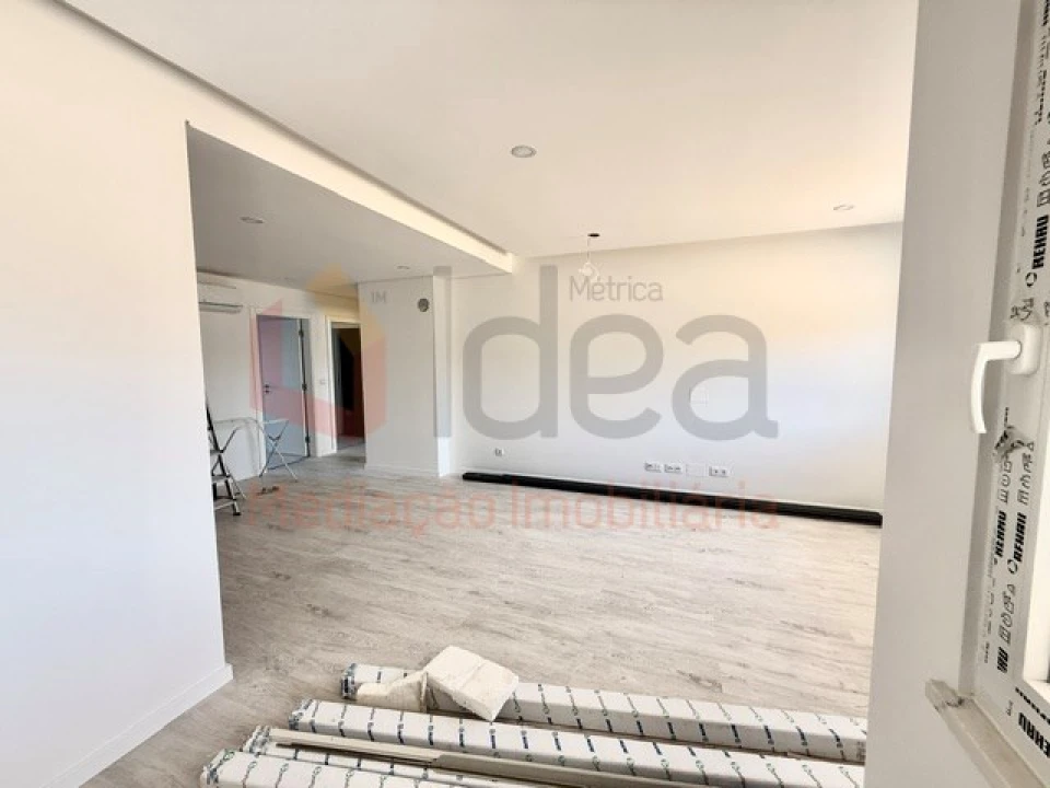 Apartamento T3 para Venda em Seixal, Arrentela e Aldeia de Paio Pires Foto 9