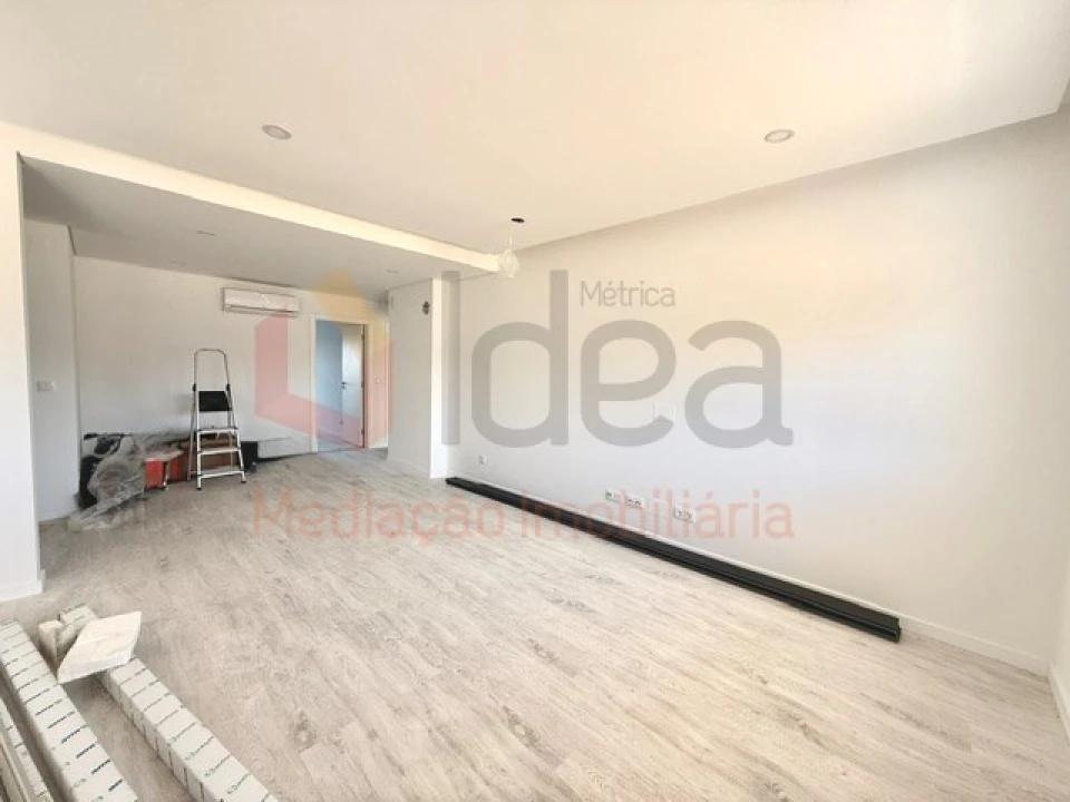 Apartamento T3 para Venda em Seixal, Arrentela e Aldeia de Paio Pires Foto 10