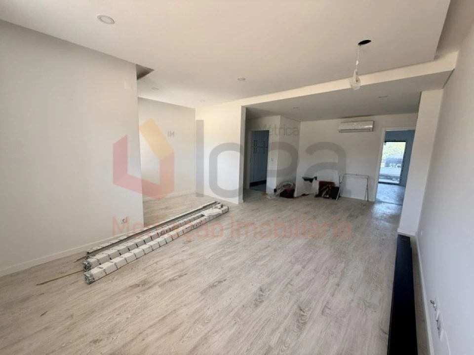 Apartamento T3 para Venda em Seixal, Arrentela e Aldeia de Paio Pires Foto 11