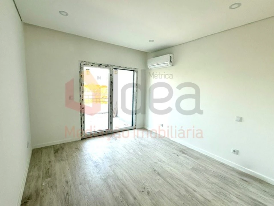 Apartamento T3 para Venda em Seixal, Arrentela e Aldeia de Paio Pires Foto 21