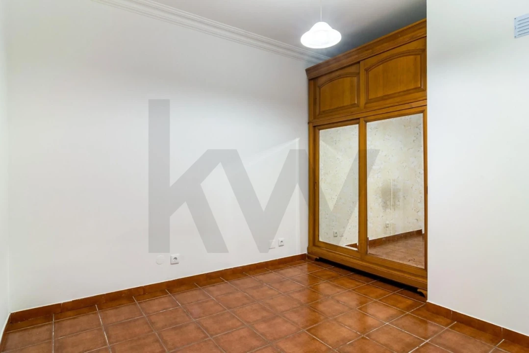 Apartamento T2 para Venda em Areeiro Foto 13