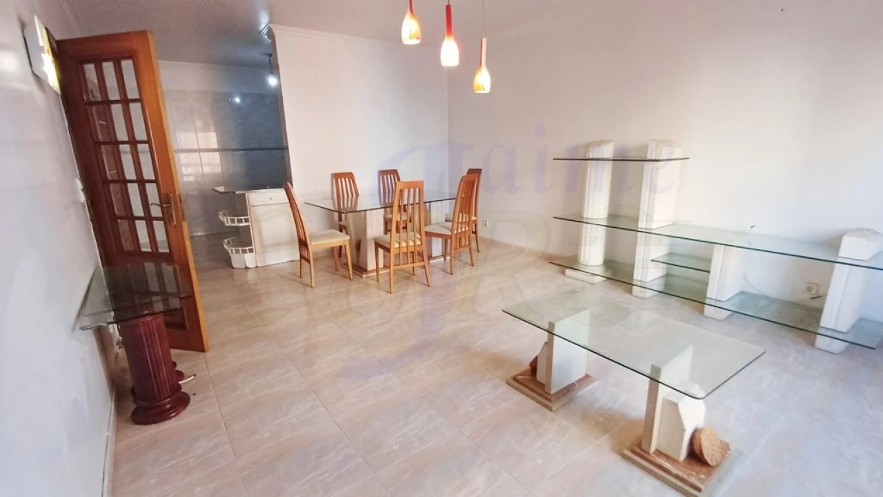 Apartamento T2 para Venda em Algueirão-Mem Martins Foto 1