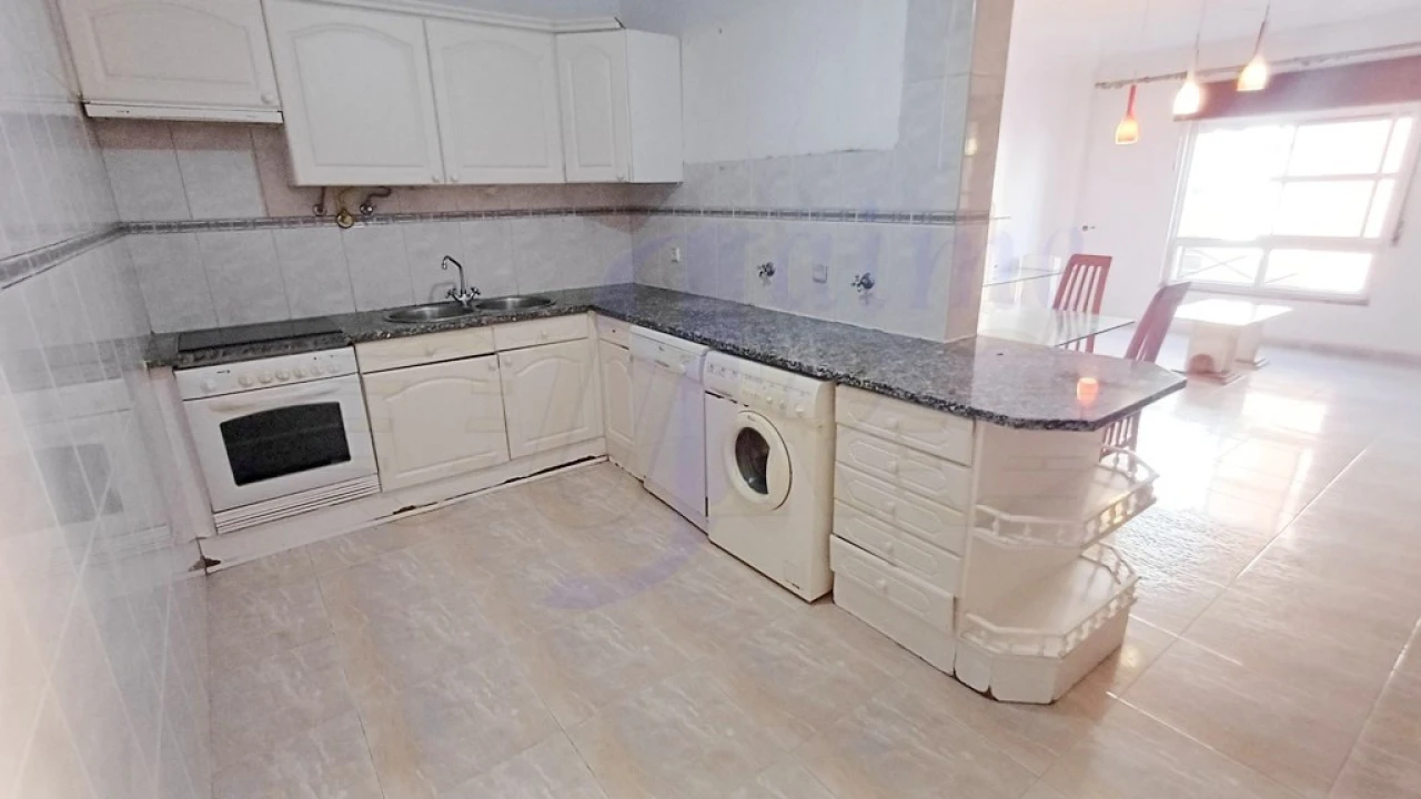 Apartamento T2 para Venda em Algueirão-Mem Martins Foto 2