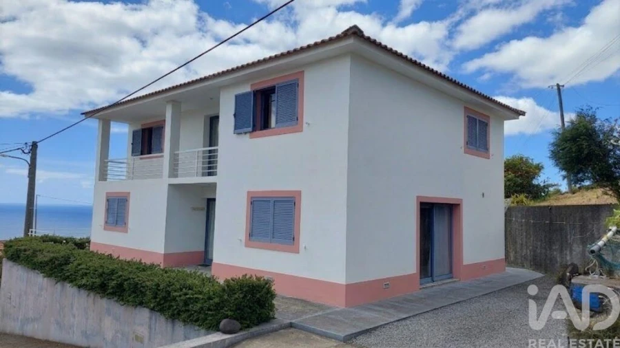 Moradia T3 para Venda em Lajes do Pico Foto 10
