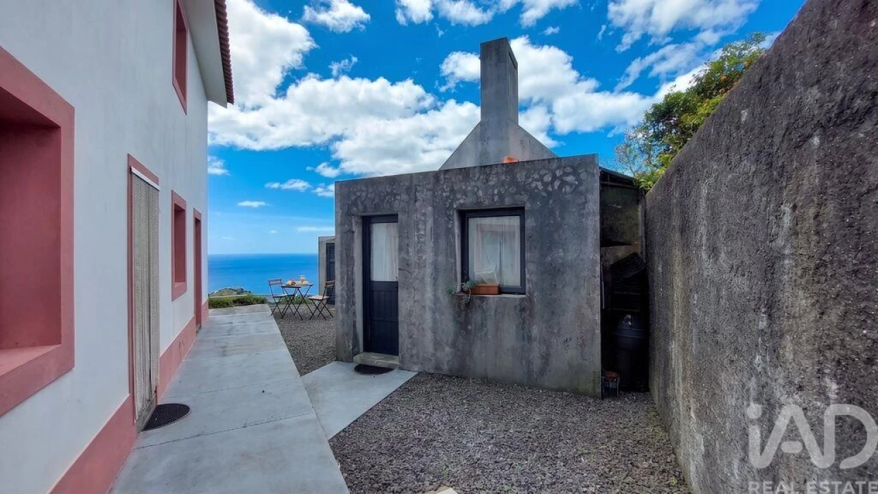 Moradia T3 para Venda em Lajes do Pico Foto 21