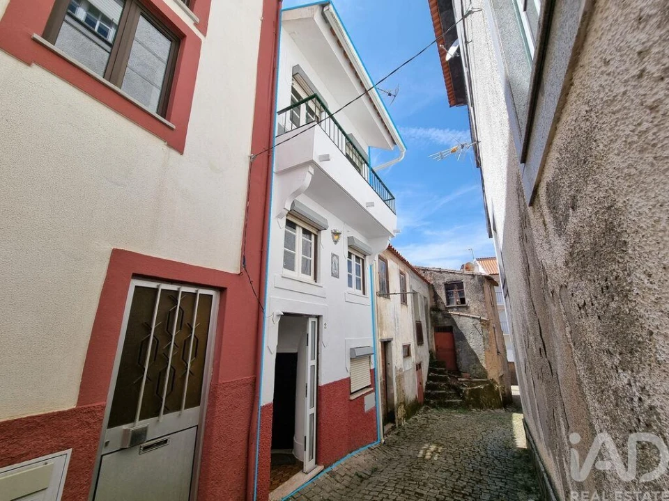 Moradia T2 para Venda em Folques Foto 1