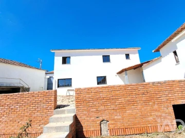 Quinta T6 para Venda em Colmeias e Memória