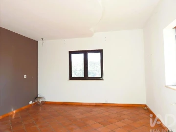 Quinta T6 para Venda em Colmeias e Memória