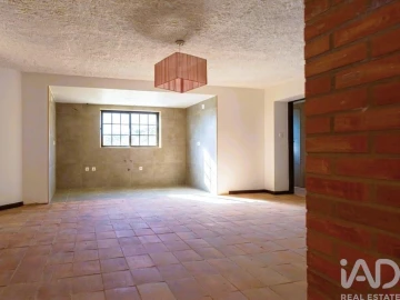 Quinta T6 para Venda em Colmeias e Memória