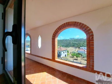 Quinta T6 para Venda em Colmeias e Memória