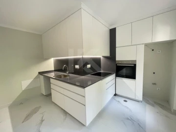 Apartamento T3 para Arrendamento em Funchal (São Pedro)