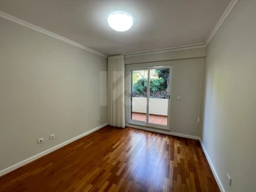 Apartamento T3 para Arrendamento em Funchal (São Pedro)