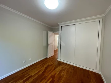 Apartamento T3 para Arrendamento em Funchal (São Pedro)