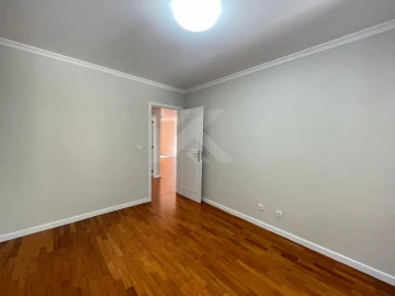 Apartamento T3 para Arrendamento em Funchal (São Pedro)