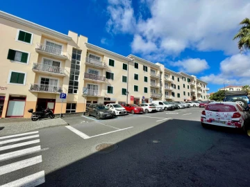 Apartamento T3 para Arrendamento em Funchal (São Pedro)