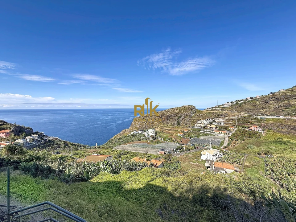 Terreno para Venda em Ribeira Brava Foto 1