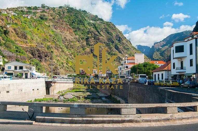 Terreno para Venda em Ribeira Brava Foto 8