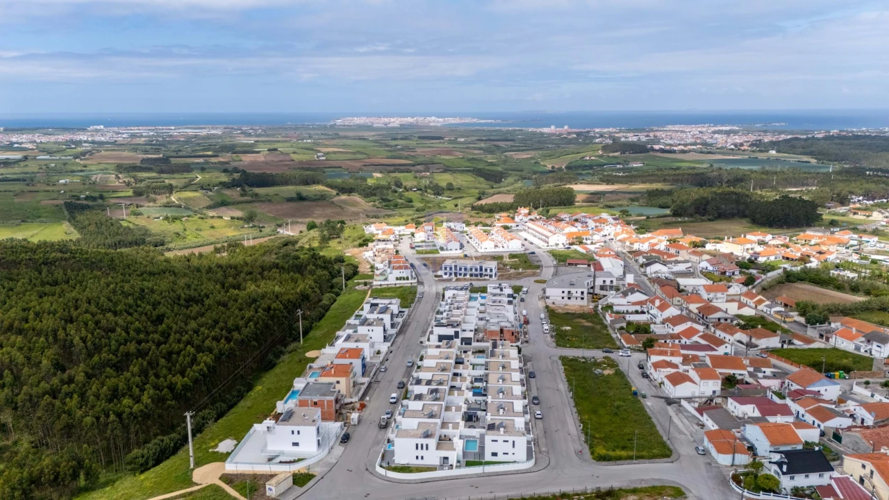 Moradia T3 para Venda em Atouguia da Baleia Foto 2